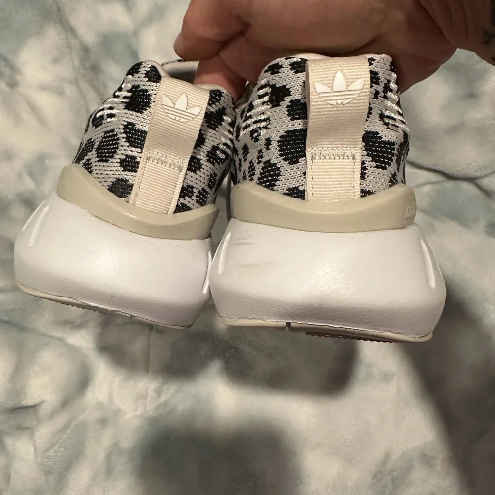Adidas Women's 8.5/ kids 7 Leopard Print slide on Sneakers worn once b & w - Picture 10 of 10